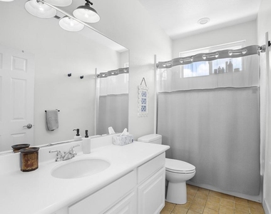 1306 Traver - Photo Thumbnail 6