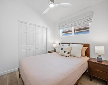 836 Island Ct - Photo Thumbnail 13