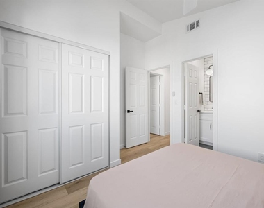 836 Island Ct - Photo Thumbnail 15
