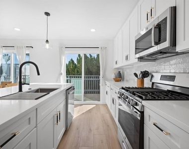 836 Island Ct - Photo Thumbnail 4
