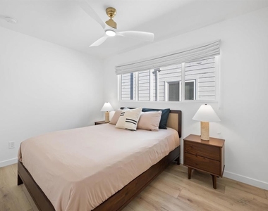 836 Island Ct - Photo Thumbnail 10