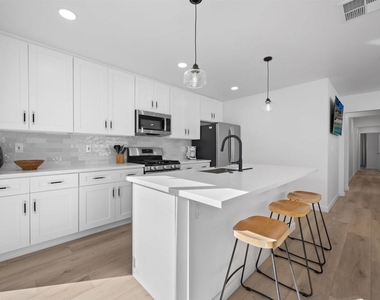 836 Island Ct - Photo Thumbnail 5