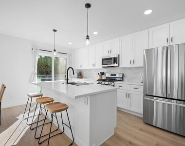836 Island Ct - Photo Thumbnail 3