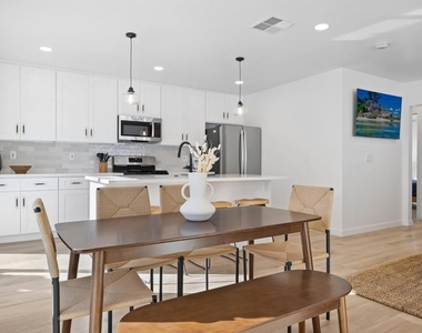 836 Island Ct - Photo Thumbnail 2
