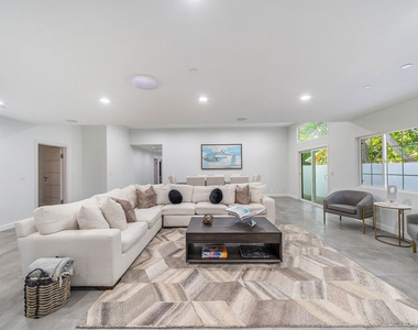 5010 Fulton Avenue - Photo Thumbnail 20