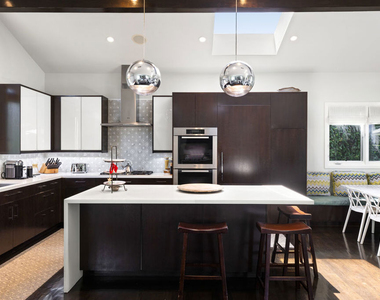 647 Toyopa Drive - Photo Thumbnail 11