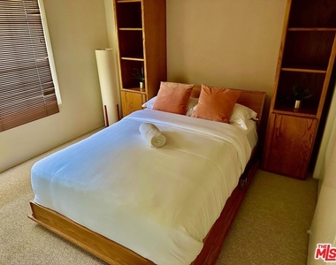 6433 Tahoe Drive - Photo Thumbnail 10
