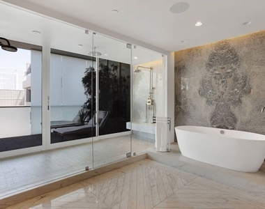 6250 Hollywood Boulevard - Photo Thumbnail 15