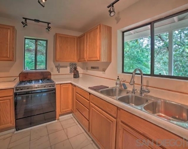 16885 Laurel Road - Photo Thumbnail 9