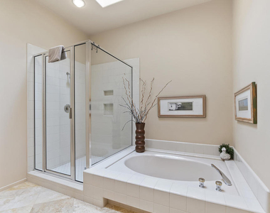 359 Desert Holly Drive - Photo Thumbnail 12