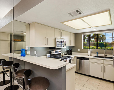 500 S Farrell Drive - Photo Thumbnail 10