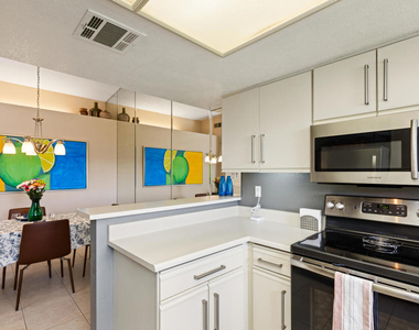 500 S Farrell Drive - Photo Thumbnail 12