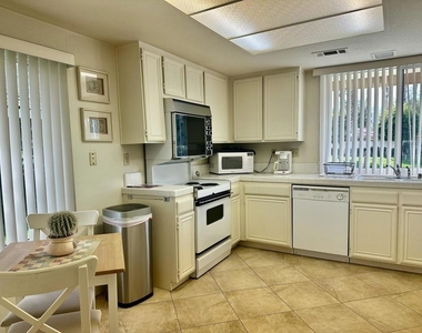 207 Serena Drive - Photo Thumbnail 5