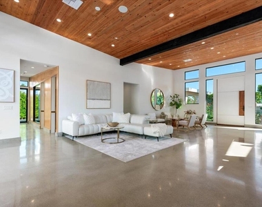 524 E E Miraleste Court Court - Photo Thumbnail 8