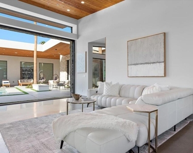 524 E E Miraleste Court Court - Photo Thumbnail 9