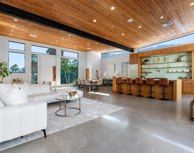 524 E E Miraleste Court Court - Photo Thumbnail 10