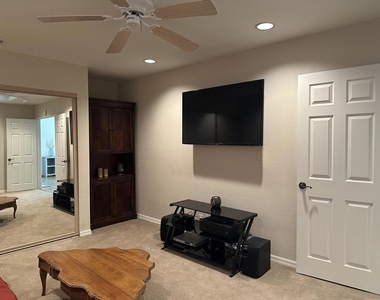 261 Santa Barbara Circle - Photo Thumbnail 7