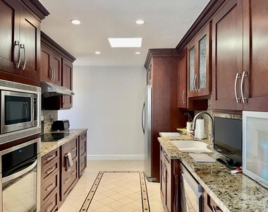 715 Sandpiper Street - Photo Thumbnail 5