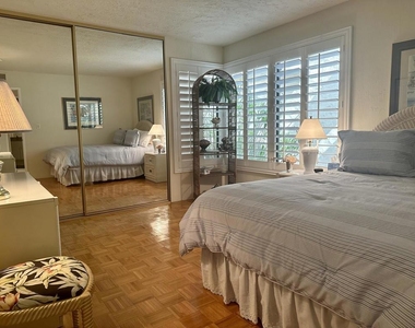 242 Serena Drive - Photo Thumbnail 9