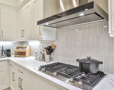 3319 Doheny Way - Photo Thumbnail 14