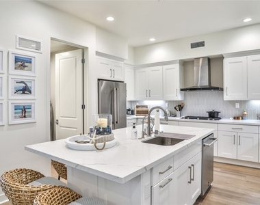3319 Doheny Way - Photo Thumbnail 11