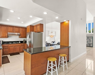 28602 Silverton Dr - Photo Thumbnail 11