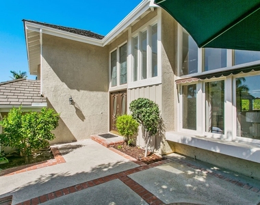 28602 Silverton Dr - Photo Thumbnail 3