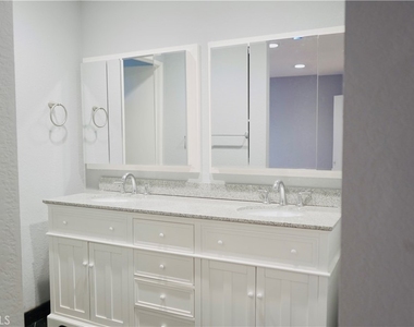 32221 N Alipaz Street - Photo Thumbnail 17