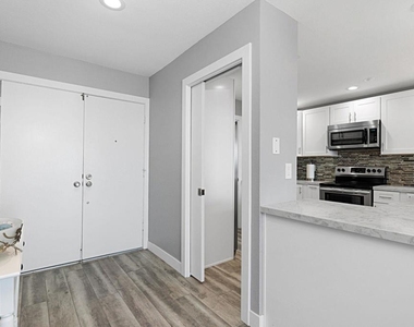 910 N Pacific St - Photo Thumbnail 12
