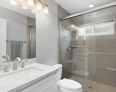 910 N Pacific St - Photo Thumbnail 22