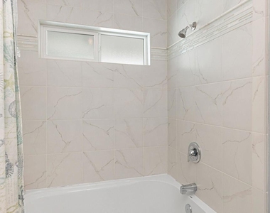 910 N Pacific St - Photo Thumbnail 19