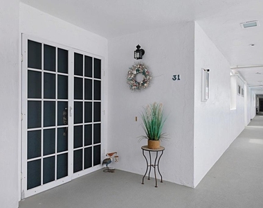 910 N Pacific St - Photo Thumbnail 24
