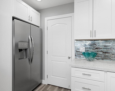 910 N Pacific St - Photo Thumbnail 11