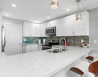 910 N Pacific St - Photo Thumbnail 9