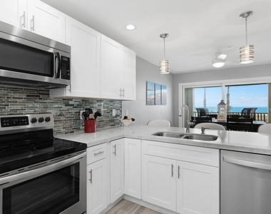 910 N Pacific St - Photo Thumbnail 8