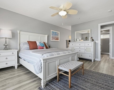 910 N Pacific St - Photo Thumbnail 16
