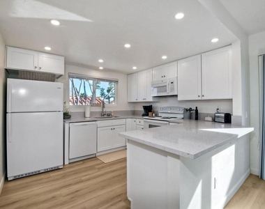 6675 Paseo Del Norte - Photo Thumbnail 4
