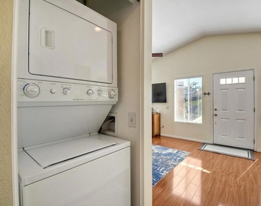 4243 Arroyo Vista Way - Photo Thumbnail 9