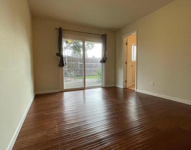 185 Calle Nogales - Photo Thumbnail 7