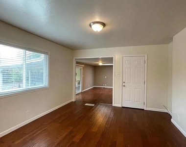 185 Calle Nogales - Photo Thumbnail 6