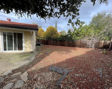 185 Calle Nogales - Photo Thumbnail 15