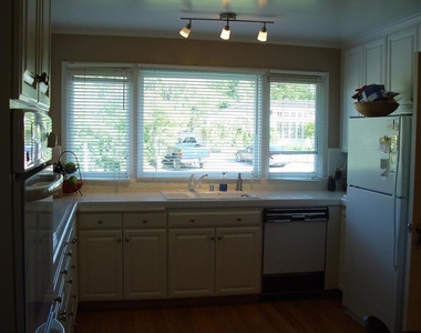 2130 Ward Way - Photo Thumbnail 3