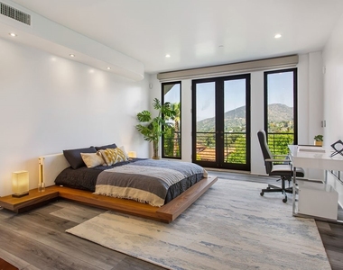 2955 Passmore Drive - Photo Thumbnail 12