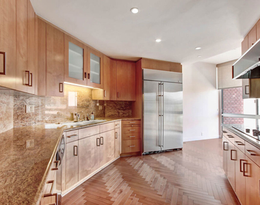 300 N Swall Drive - Photo Thumbnail 3