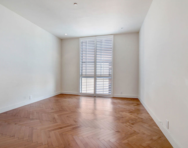 300 N Swall Drive - Photo Thumbnail 10