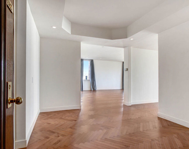 300 N Swall Drive - Photo Thumbnail 7