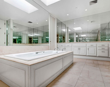 300 N Swall Drive - Photo Thumbnail 5