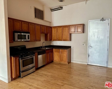 726 S Santa Fe Avenue - Photo Thumbnail 5