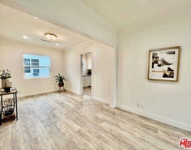 124 N Pass Avenue - Photo Thumbnail 2