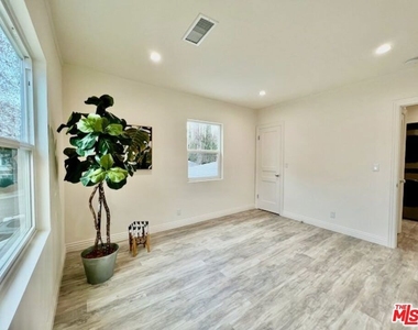 124 N Pass Avenue - Photo Thumbnail 9